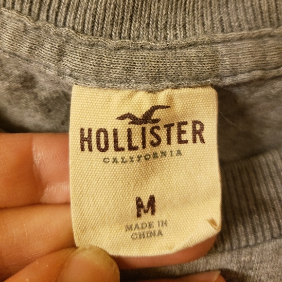 Hollister graphic tee- Gray/red - Picture 2 of 2